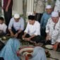 Wakil Gubernur Aceh Fadhlullah SE (Dek Fadh) menghadiri peringatan Maulid Nabi Muhammad SAW bersama ratusan anak yatim, santri, dan masyarakat Kemukiman Teupin Raya di Masjid Baitul Istiqamah, Kecamatan Geulumpang Tiga, Kabupaten Pidie, Selasa (25/8/2026).