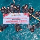 Polisi Wanita Polres Sabang memperingati Hari Jadi Polwan ke-78 dengan aksi penyelaman di perairan Pulau Rubiah, Desa Iboih, Selasa (25/8/2026).