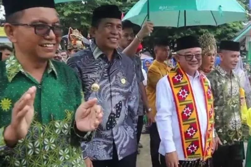 Menteri Pendidikan Dasar dan Menengah RI, Prof. Abdul Mu'ti, menjadi penceramah pada peringatan Maulid Nabi Muhammad SAW 1448 H di Masjid Agung Tgk. Khalilullah, Sinabang, Simeulue, Selasa (25/8/2026).