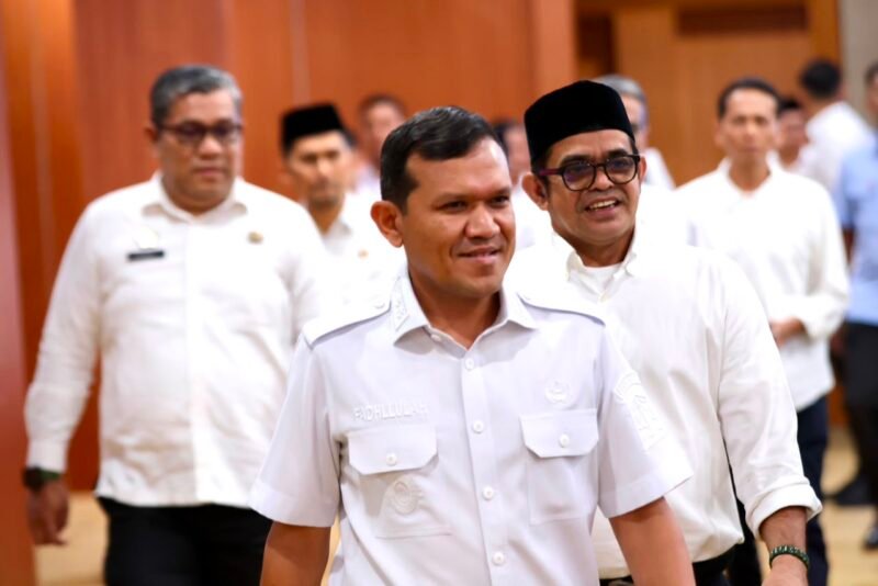 Wakil Gubernur Aceh Fadhlullah atau Dek Fadh memimpin Rapat Koordinasi bersama jajaran SKPA di Gedung Serbaguna Setda Aceh, Rabu (26/8/2026).