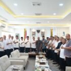 Wakil Gubernur Aceh Fadhlullah (Dek Fadh) bersama Pimpinan dan Anggota DPRA menggelar rapat koordinasi membahas agenda strategis pembangunan daerah di Banda Aceh, Rabu (26/8/2026).