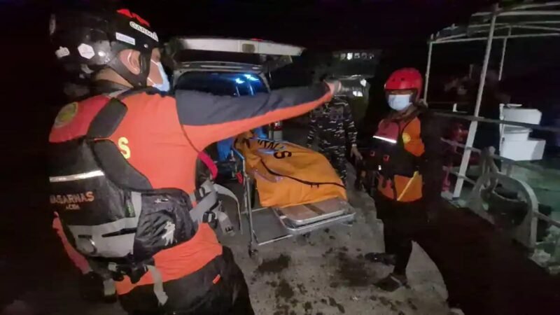 Tim SAR gabungan menemukan Juanda (19), mahasiswa USK asal Banda Aceh yang tenggelam di Pantai Lhok Keutapang, Aceh Besar dalam kondisi meninggal dunia.