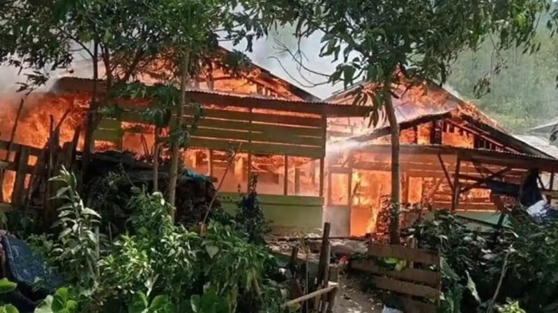 Kebakaran melanda Desa Lukup Baru, Kecamatan Rikit Gaib, Gayo Lues, Rabu (26/8/2026) siang.