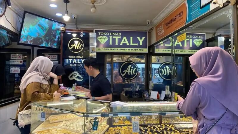 Harga emas murni di Banda Aceh menguat Rp20.000 pada Kamis (27/8/2026) menjadi Rp7.650.000 per mayam. Kenaikan membalikkan tren pelemahan sebelumnya.