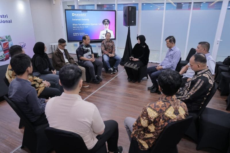 Wali Kota Banda Aceh Illiza Sa'aduddin Djamal menekankan pentingnya pemanfaatan data dalam merumuskan kebijakan pembangunan daerah agar lebih tepat sasaran.