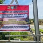 Polres Nagan Raya mengintensifkan pengawasan tambang ilegal dengan memasang spanduk larangan di titik-titik rawan, Sabtu.