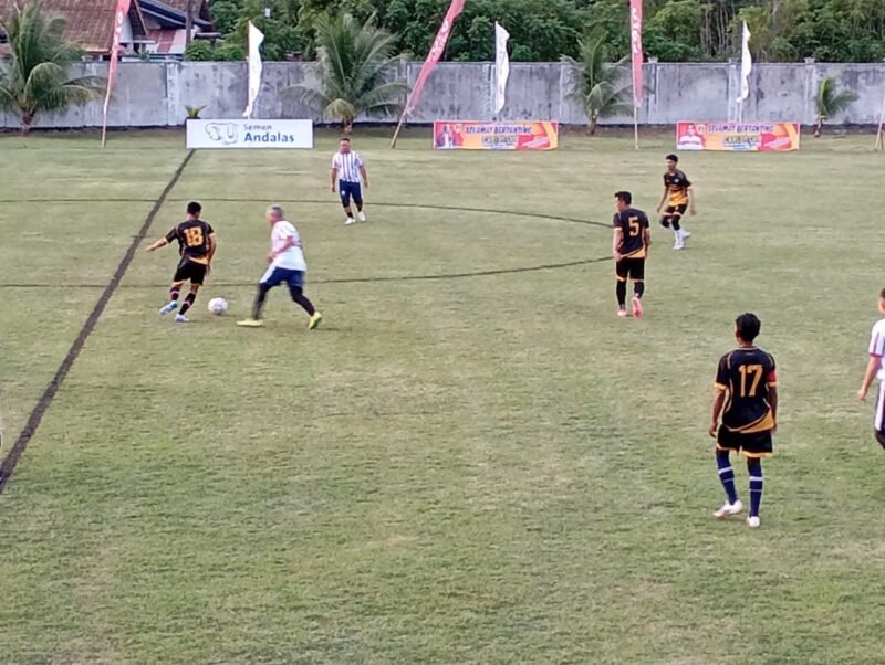 PT Solusi Bangun Andalas (SBA) FC Lhoknga berhasil menundukkan tim DPRK Aceh Besar*dengan skor 2-1 dalam laga persahabatan Carlos Cup 2026 di Lapangan Mini Carlos Lhoknga, Jumat (28/8/2026).