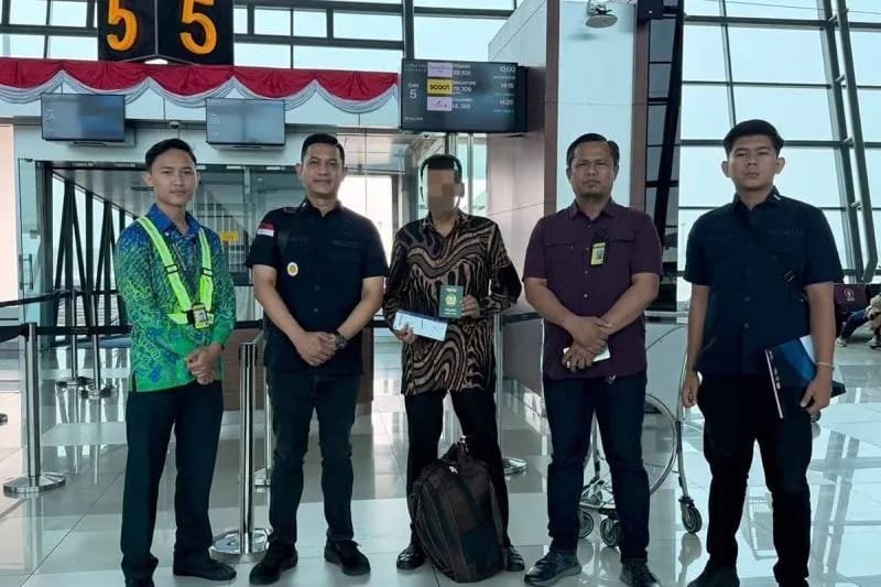 Kantor Imigrasi Kelas I TPI Banda Aceh mendeportasi dan mengusulkan penangkalan terhadap MA, Warga Negara Pakistan yang terbukti melanggar aturan keimigrasian dan menyalahgunakan dokumen kependudukan Indonesia.