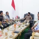 Penjabat Bupati Aceh Timur, Iskandar Usman Al-Farlaky, mendesak Perum Bulog untuk menyerap gabah dan jagung hasil panen petani setempat.