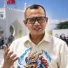 Tokoh Muda Aceh Suryadi Djamil alias Om Sur mendesak Pemerintah Pusat dan Pemerintah Aceh segera menuntaskan polemik bendera Bulan Bintang, Minggu (30/8/2026).