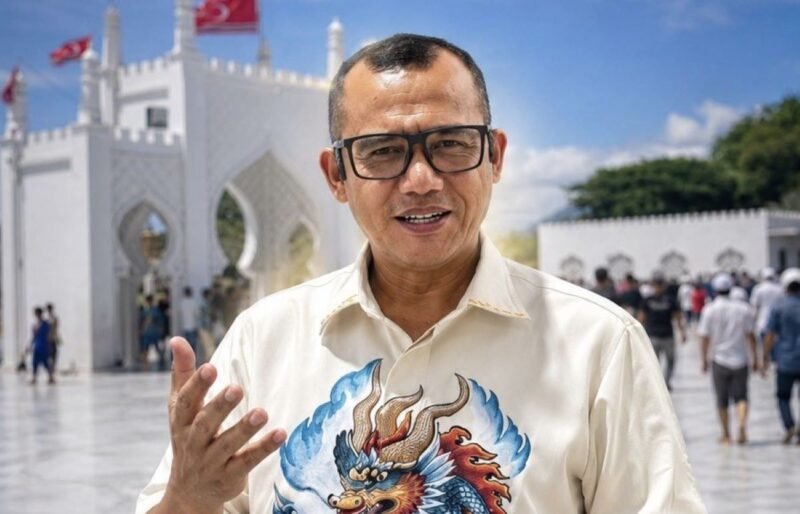 Tokoh Muda Aceh Suryadi Djamil alias Om Sur mendesak Pemerintah Pusat dan Pemerintah Aceh segera menuntaskan polemik bendera Bulan Bintang, Minggu (30/8/2026).