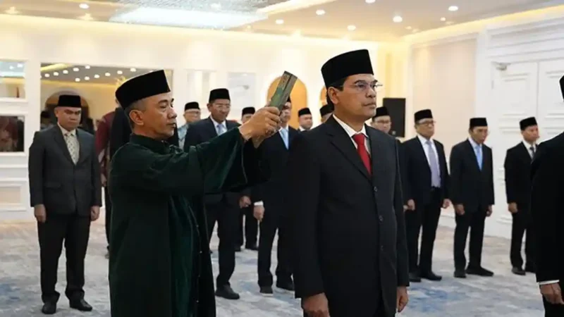 Menteri Agama RI Nasaruddin Umar resmi melantik Prof. Mujiburrahman sebagai Rektor UIN Ar-Raniry Banda Aceh periode 2026-2030. Pelantikan berlangsung Kamis 6 Agustus 2026