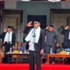 Kepala Dinas Pendidikan Dayah Aceh Muhsin Thahir, S.Pd.I., M.Pd.I. menjadi Inspektur Upacara pada Apel Tahunan dan Pembukaan Pekan Olahraga, Seni, dan Pengkaderan Santri (PORSENI) Dayah Perbatasan Darul Amin, Tanoh Alas, Babul Makmur, Aceh Tenggara, Kamis (20/8/2026).