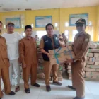 Dinas Kelautan dan Perikanan Aceh menyalurkan 11,1 ton ikan segar beku kepada masyarakat di Kecamatan Peukan Bada, Kabupaten Aceh Besar.