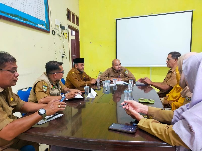 Plt Kepala Dinas Pendidikan Dayah Kota Banda Aceh Said Fauzan, S.STP, MA memimpin rapat perdana bersama jajaran pejabat struktural, Selasa 4 Agustus 2026.