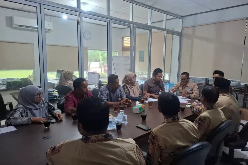 Dinas Pendidikan Dayah Kabupaten Aceh Utara melakukan kunjungan kerja ke Kabupaten Aceh Besar untuk mempelajari implementasi Program Beut Kitab Bak Sikula (BKBS).