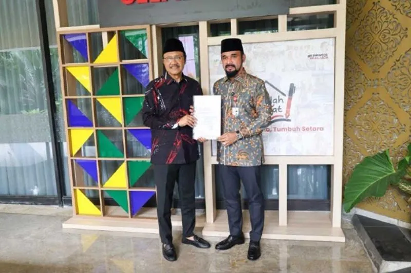 Bupati Aceh Timur, Iskandar Usman Al-Farlaky, menemui Menteri Sosial RI Saifullah Yusuf untuk memperjuangkan usulan bantuan bagi masyarakat terdampak banjir akhir November 2025.