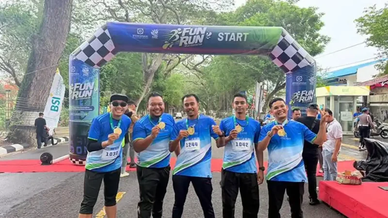 Ratusan peserta dari berbagai kalangan memadati Jalan Diponegoro, Kota Sabang untuk mengikuti kegiatan Fun Run yang digelar BPJS Kesehatan, Jumat 7 Agustus 2026.