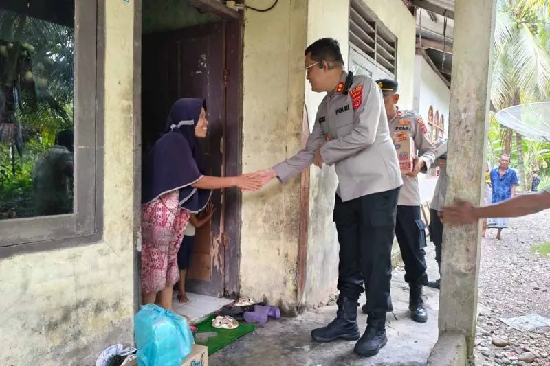 Polres Aceh Selatan melakukan rehabilitasi rumah keluarga prasejahtera di Desa Krueng Batu, Kecamatan Kluet Utara, Kabupaten Aceh Selatan, 4 Agustus 2026