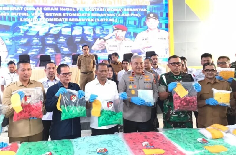 Ketua DPRA menghadiri pemusnahan barang bukti narkotika hasil pengungkapan kasus oleh Ditresnarkoba Polda Aceh di Lapangan Mapolda Aceh, Banda Aceh, Selasa (8/9/2026).