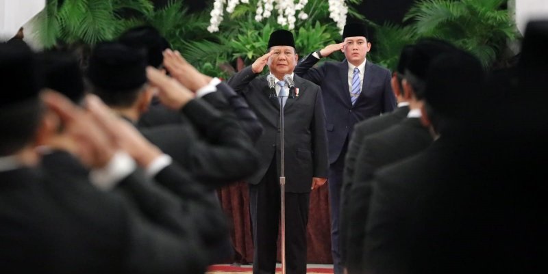Pengamat politik Adi Prayitno menilai hubungan antarpartai politik dalam koalisi pemerintahan tidak serta-merta berlanjut dalam bentuk pembelaan terhadap seluruh unsur pemerintahan setelah pembagian kekuasaan (sharing power) usai.
