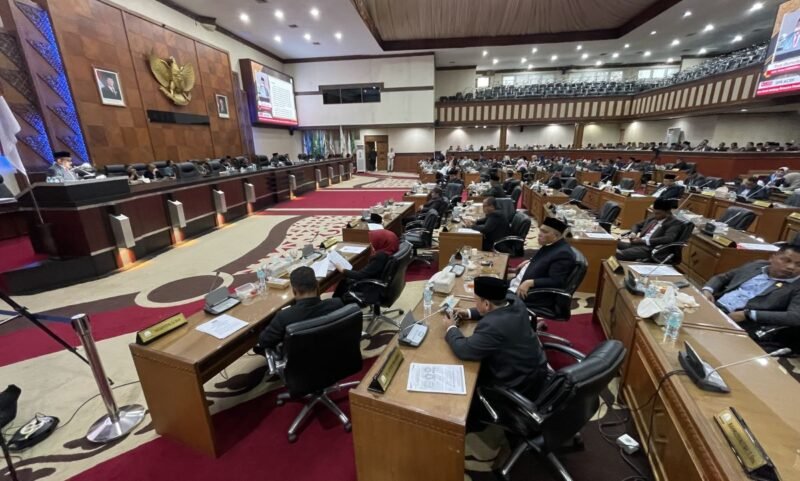 Koordinator MaTA Alfian mendesak Pemerintah Aceh menindaklanjuti catatan DPRA terhadap APBA 2025, Kamis (3/9/2026).