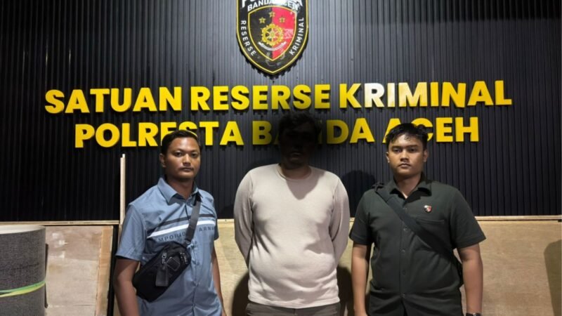 Unit VI Ranmor Satreskrim Polresta Banda Aceh mengamankan MTN (32), warga Syiah Kuala, terduga pelaku penggelapan 1 unit Daihatsu Xenia BL 1764 ZN, Selasa (1/9/2026). 