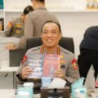 Wakapolri Komjen Pol. Prof. Dr. Dedi Prasetyo, S.H., M.Hum., M.Si., M.M. saat menghadiri kegiatan Pusat Studi Kepolisian di Jakarta. Pusat Studi Kepolisian secara resmi meluncurkan dan membedah 48 buku karya akademisi serta pejabat Polri untuk mendorong terciptanya evidence-based policing.