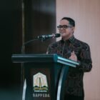 Plt Sekretaris Daerah Aceh, Taufik, membacakan sambutan Gubernur Aceh Muzakir Manaf dalam acara High Level Forum bertajuk “Membangun Ekosistem Ekonomi Umat Melalui Sinergi Zakat, Infak, Wakaf, Ekonomi Haji dan Umrah” di Aula Kantor Bappeda Aceh, Banda Aceh, Kamis (3/9/2026).