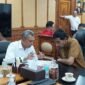Gubernur Aceh Muzakir Manaf (Mualem) memberikan arahan terkait percepatan pemulihan sektor pertanian dan penanganan 16.276 hektar sawah rusak berat akibat bencana hidrometeorologi di Aceh, Banda Aceh, Rabu (3/9/2026).