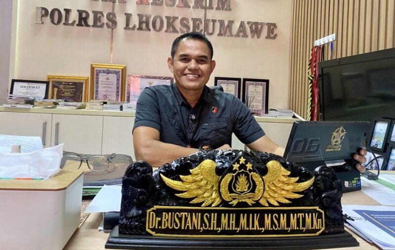 Polres Lhokseumawe menyelesaikan kasus dugaan pencurian di tempat laundry oleh remaja R (17) warga Banda Sakti melalui restorative justice, Jumat (4/9/2026).