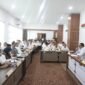 Plt. Sekretaris Daerah Aceh, Taufik, ST, M.Si, memimpin rapat persiapan perubahan Rencana Kerja Pemerintah Aceh (RKPA) Tahun 2026 di Ruang Rapim P2K, Kantor Gubernur Aceh, Jumat (4/9/2026).