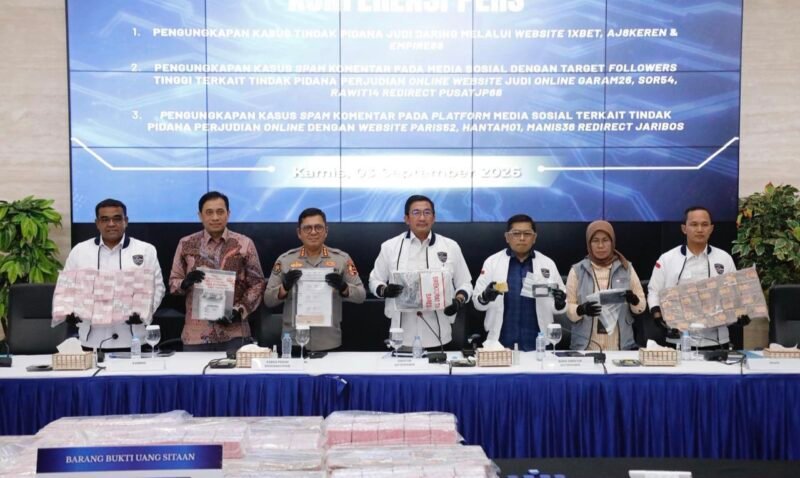 Dittipid Siber Bareskrim Polri membongkar 3 jaringan judi online dengan menangkap 12 tersangka dan membekukan dana Rp51,99 miliar.