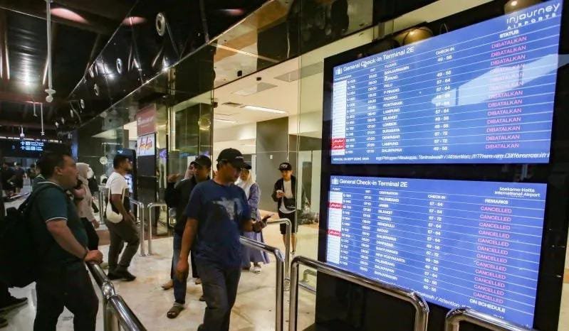 Kemenhub menutup sementara operasional Bandara Soekarno-Hatta Minggu (6/9/2026) pukul 01.30-05.30 WIB akibat abu vulkanik Gunung Anak Krakatau.