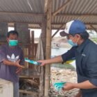 LKBN ANTARA Biro Banten bagikan 1.200 masker gratis kepada warga di kawasan pesisir Kabupaten Serang, Minggu.