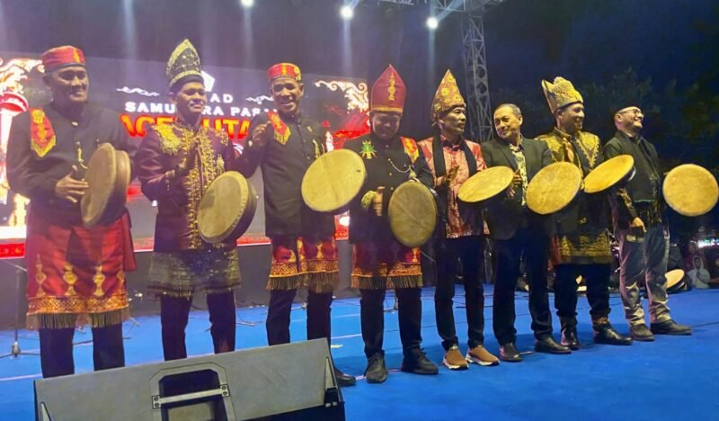 Ketua DPRA Zulfadhli resmi buka peringatan Milad ke-800 Samudera Pasai di halaman Kantor Bupati Aceh Utara, Senin 7/9/2026 malam.