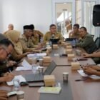 Sekda Aceh Barat Kurdi pimpin rapat intervensi peningkatan realisasi Transfer ke Daerah (TKD) 2026, Senin 7/9/2026.