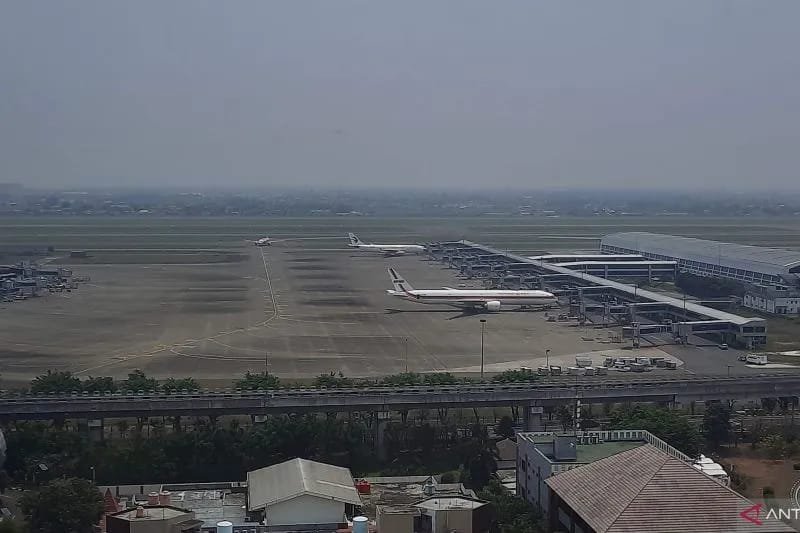 PT Angkasa Pura Indonesia (InJourney Airports) pastikan operasional Bandara Soekarno-Hatta, Halim Perdanakusuma, dan Husein Sastranegara kembali dibuka Selasa 8/9/2026 dini hari.