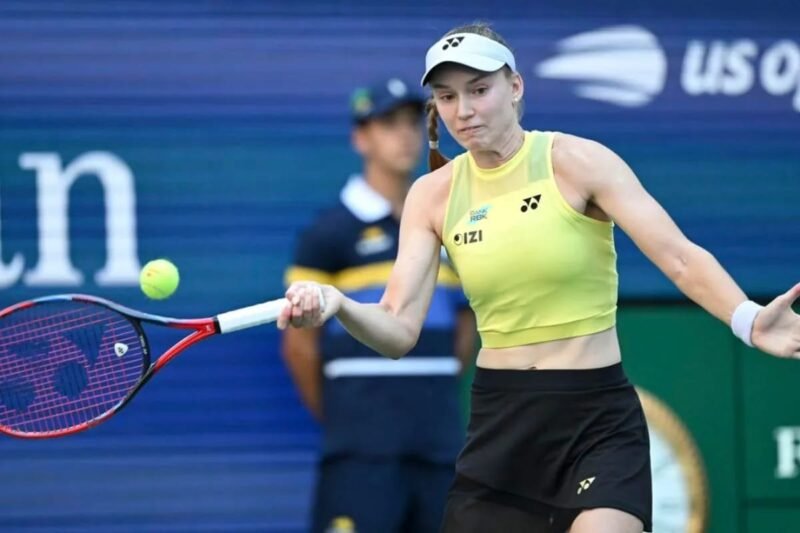 Elena Rybakina lolos ke perempat final US Open untuk pertama kali usai kalahkan Naomi Osaka 6-1, 6-4 di Louis Armstrong Stadium, Selasa WIB.