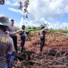 Personel Polres Aceh Barat bersama TNI, BPBD dan masyarakat berhasil memadamkan kebakaran hutan dan lahan (Karhutla) di Desa Leukeun, Kecamatan Samatiga, Kabupaten Aceh Barat, Selasa 8/9/2026.