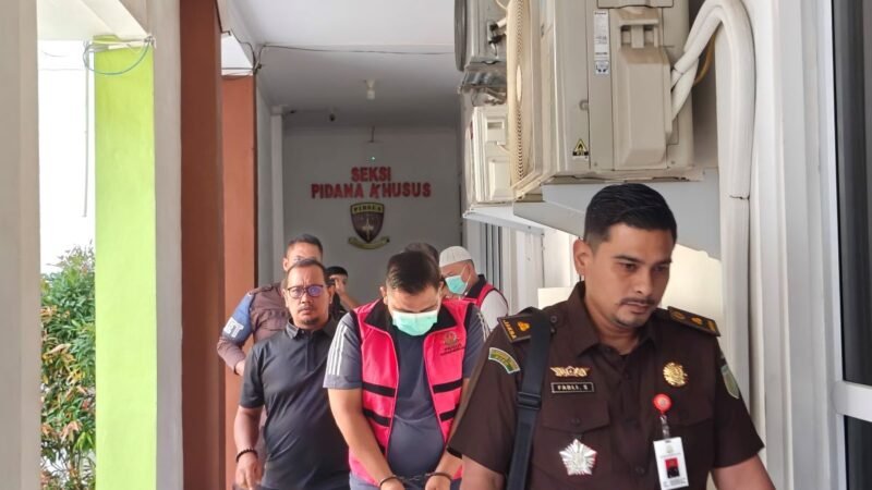 Kejari Langsa menetapkan 4 orang tersangka kasus dugaan korupsi proyek pembangunan jalan dan drainase lingkungan Gampong Alue Dua Dinas PUPR Kota Langsa TA 2023.