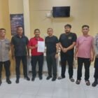 Kasus dugaan pencurian barang berharga milik keluarga pasien di RS Harapan Bunda Banda Aceh berakhir damai. Perdamaian difasilitasi Polsek Baiturrahman melalui restorative justice. Kesepakatan berlangsung di Mapolsek Baiturrahman Selasa 8/9/2026 malam.