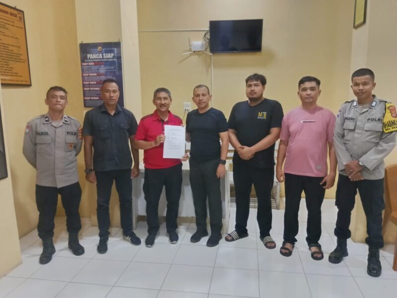 Kasus dugaan pencurian barang berharga milik keluarga pasien di RS Harapan Bunda Banda Aceh berakhir damai. Perdamaian difasilitasi Polsek Baiturrahman melalui restorative justice. Kesepakatan berlangsung di Mapolsek Baiturrahman Selasa 8/9/2026 malam.