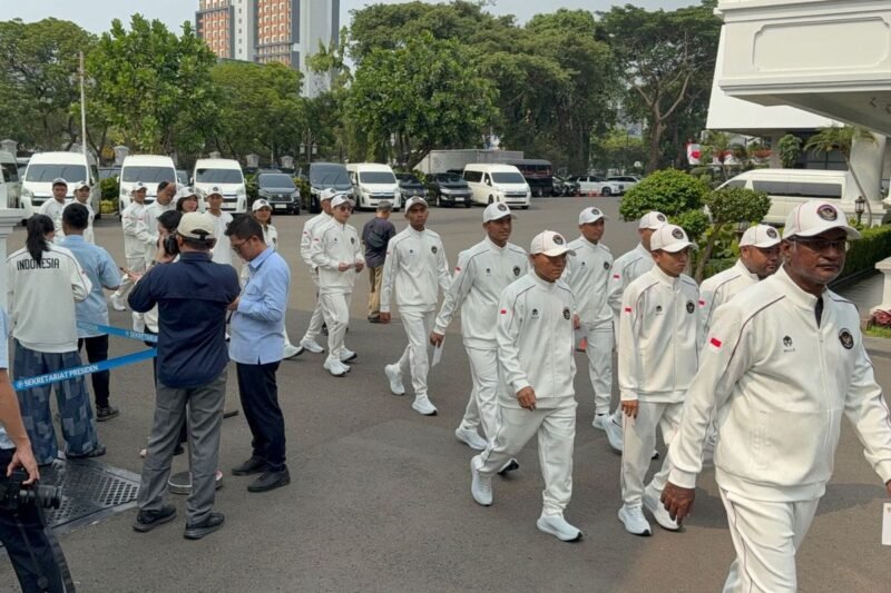 Ratusan atlet Indonesia berkumpul di Istana Kepresidenan RI Jakarta Rabu 9/9/2026 untuk menghadiri pelepasan resmi oleh Presiden Prabowo Subianto jelang Asian Games 2026 di Jepang yang mulai 19 September 2026.