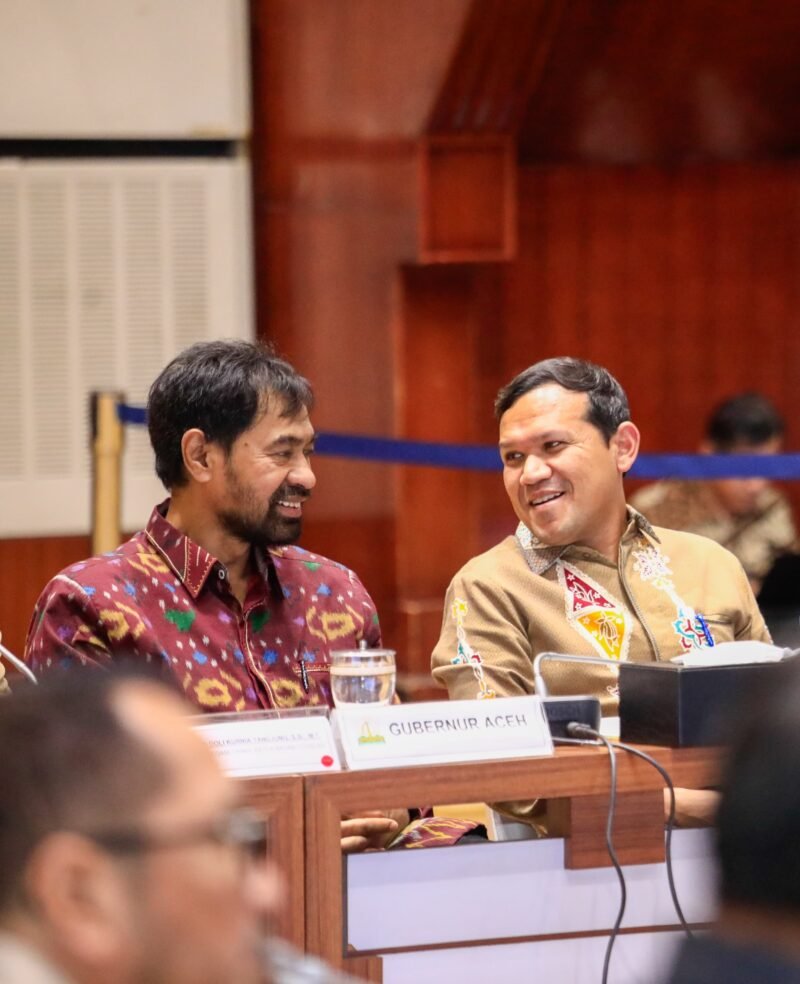 Gubernur Aceh Muzakir Manaf (Mualem) dan Wakil Gubernur Aceh Fadhlullah (Dek Fadh). Pemerintah Aceh menyampaikan apresiasi kepada DPR RI atas disetujuinya RUU Perubahan UU Nomor 11 Tahun 2006 tentang Pemerintahan Aceh menjadi RUU usul inisiatif DPR RI dalam rapat paripurna, Selasa (8/9/2026).