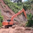Hujan intensitas tinggi di Kecamatan Putri Betung, Gayo Lues memicu longsor di 7 titik kawasan Durin Daun sehingga menutup badan jalan nasional penghubung Gayo Lues–Aceh Tenggara.