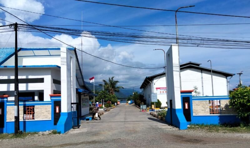 Sejumlah pengemudi becak barang mengeluhkan tarif masuk Pelabuhan Kelas III Tapaktuan, Aceh Selatan sebesar Rp3 ribu setiap kali masuk.