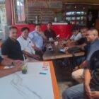 Anggota DPRA Nazaruddin alias Tgk Agam membantah tudingan pemukulan terhadap ML yang disampaikan FS, suami ML. Peristiwa disebut terjadi Rabu 9/9/2026 di Rumah Makan Sabang Kopi Center.