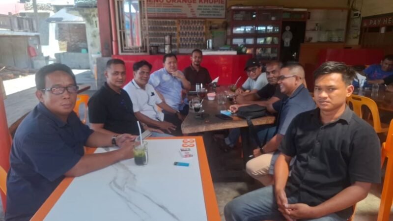 Anggota DPRA Nazaruddin alias Tgk Agam membantah tudingan pemukulan terhadap ML yang disampaikan FS, suami ML. Peristiwa disebut terjadi Rabu 9/9/2026 di Rumah Makan Sabang Kopi Center.