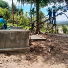 Satgas Jembatan Gantung Kodim 0108/Aceh Tenggara terus mempercepat pembangunan Jembatan Gantung Perintis penghubung Desa Lawe Ger-ger dan Desa Lawe Pinis, Kec. Ketambe. Hingga Rabu 9/9/2026 pembangunan masuk tahap persiapan pemasangan rangka lantai.
